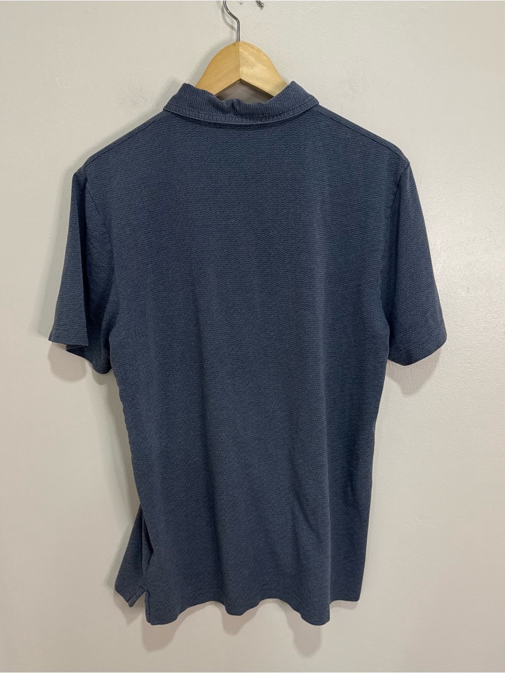 TRAVIS MATTHEW NAVY SHORT SLEEVE POLO. SIZE M - Picture 3 of 7